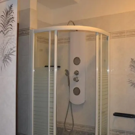 Casa vacanze Amazing Apartment In Valbrona With Shared Pool *